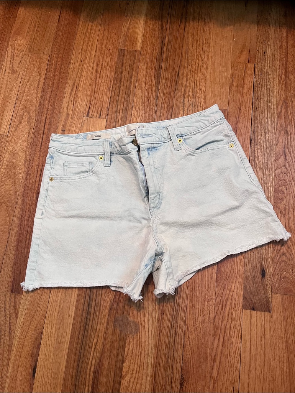 Universal Thread Lightwash Midi Shorts